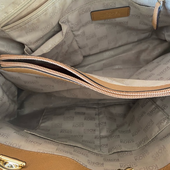 🌺Michael Kors Signature Logo Tote & Wallet Set (Brown) w/Gold Hardware & Chain - Picture 11 of 16